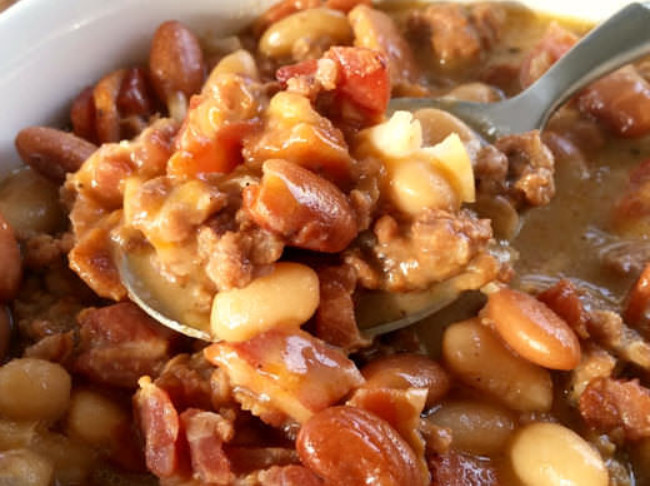 Bean & Bacon Cheeseburger Soup